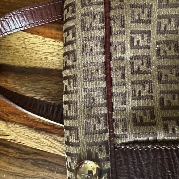 Fendi Shoulder Bag VINTAGE EXCELLENT CONDITION

AUTHENTIC - Picture 5 of 13